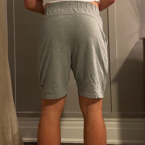 Lululemon grey shorts size L - Picture 2 of 2